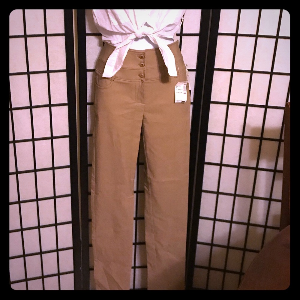 Super flattering zip up pants NWT ❤️